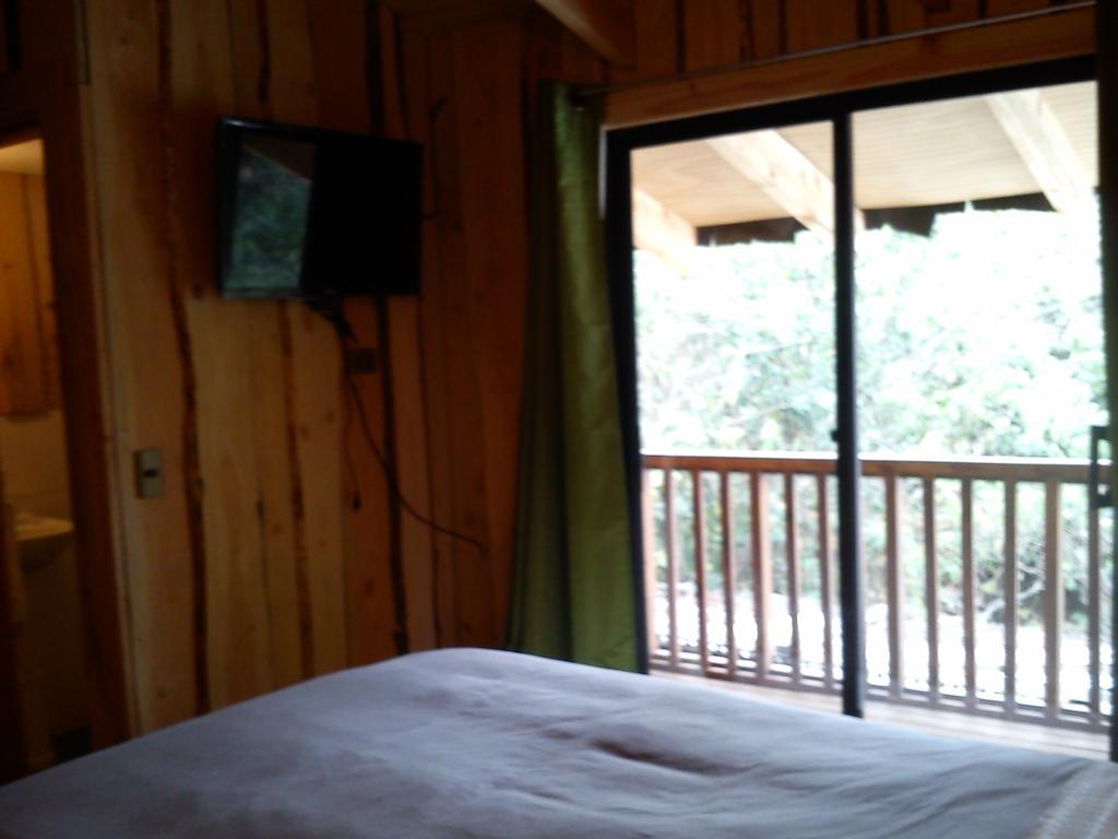 Hostal Los Alamos Neltume Bilik gambar