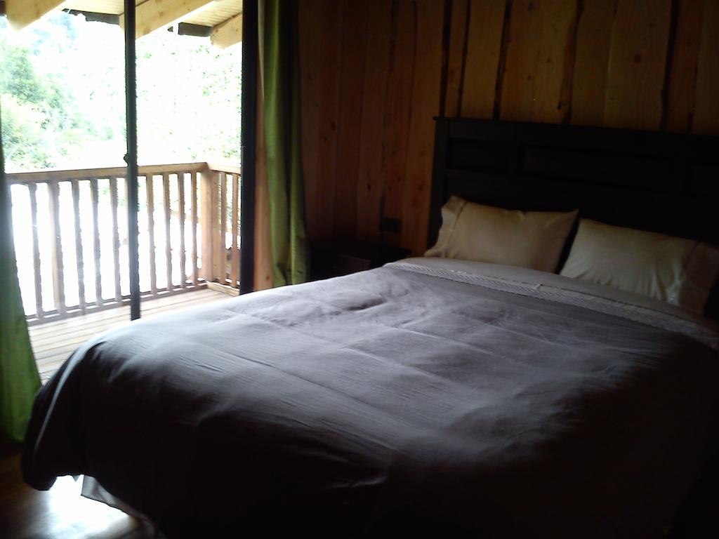 Hostal Los Alamos Neltume Bilik gambar