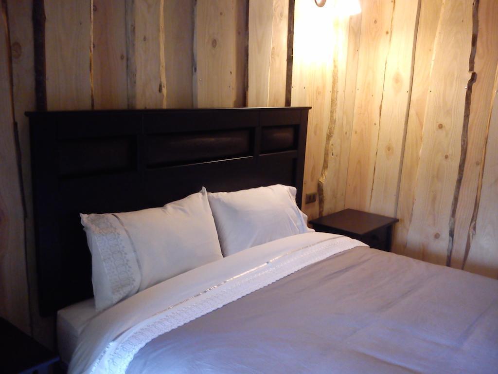 Hostal Los Alamos Neltume Bilik gambar